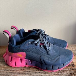 USED-Women Reebok Dynamica Zig-Size 10